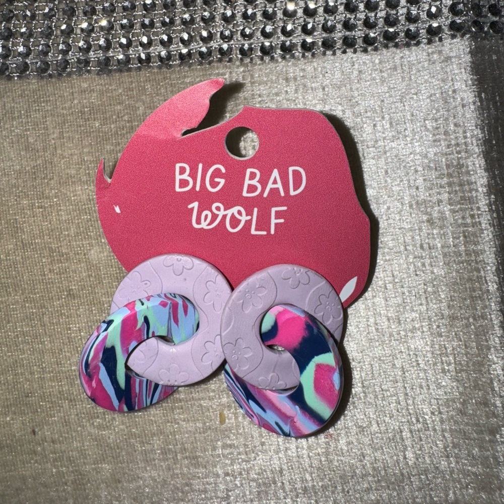 Big bad wolf, BNWT, purple earrings